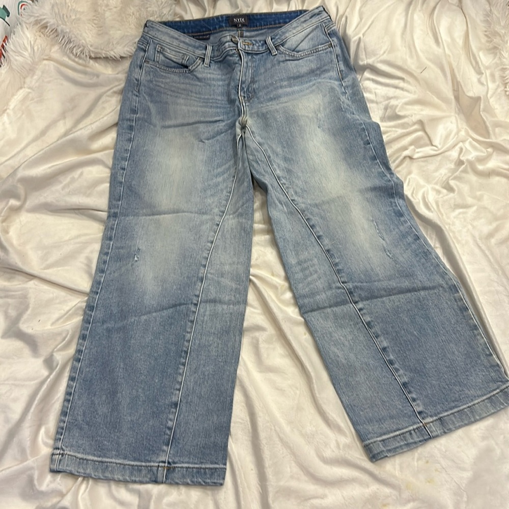 NWOT (never worn) women’s NYDJ Teresa Wide Leg ankle jeans with contoured seams